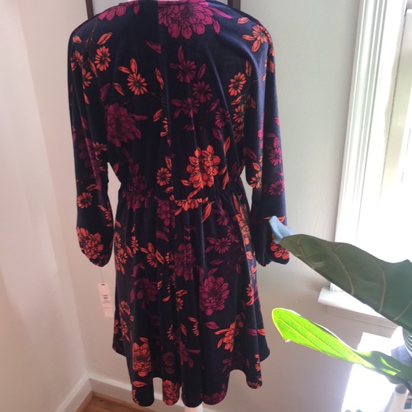 Maggy London velvet look dress NWT - Picture 4 of 8